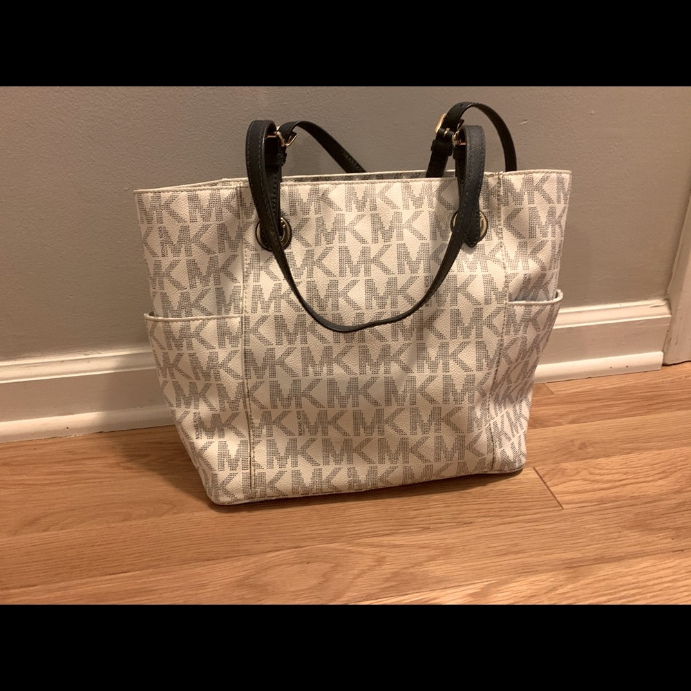 MK jet set east/west large white & navy tote bag